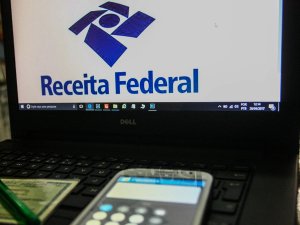 Veja o que fazer para baixar o aplicativo para declaração do imposto de renda