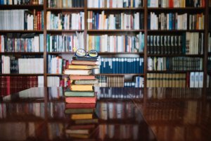 Veja 5 livros para ter na sua biblioteca empresarial