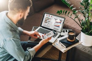 Descubra o que faz um freelancer de marketing digital